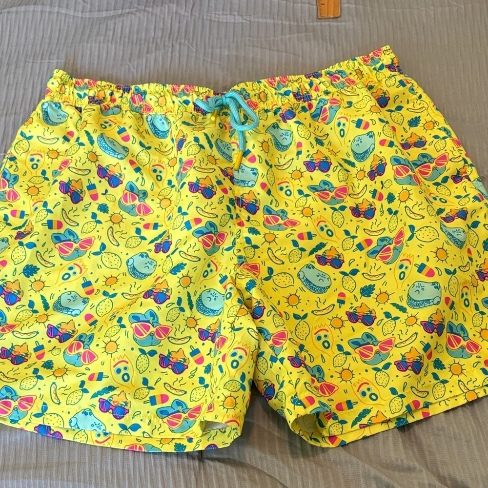 TOY STORY men’s graphic swim trunks size XXL yellow colorful vacation novelty